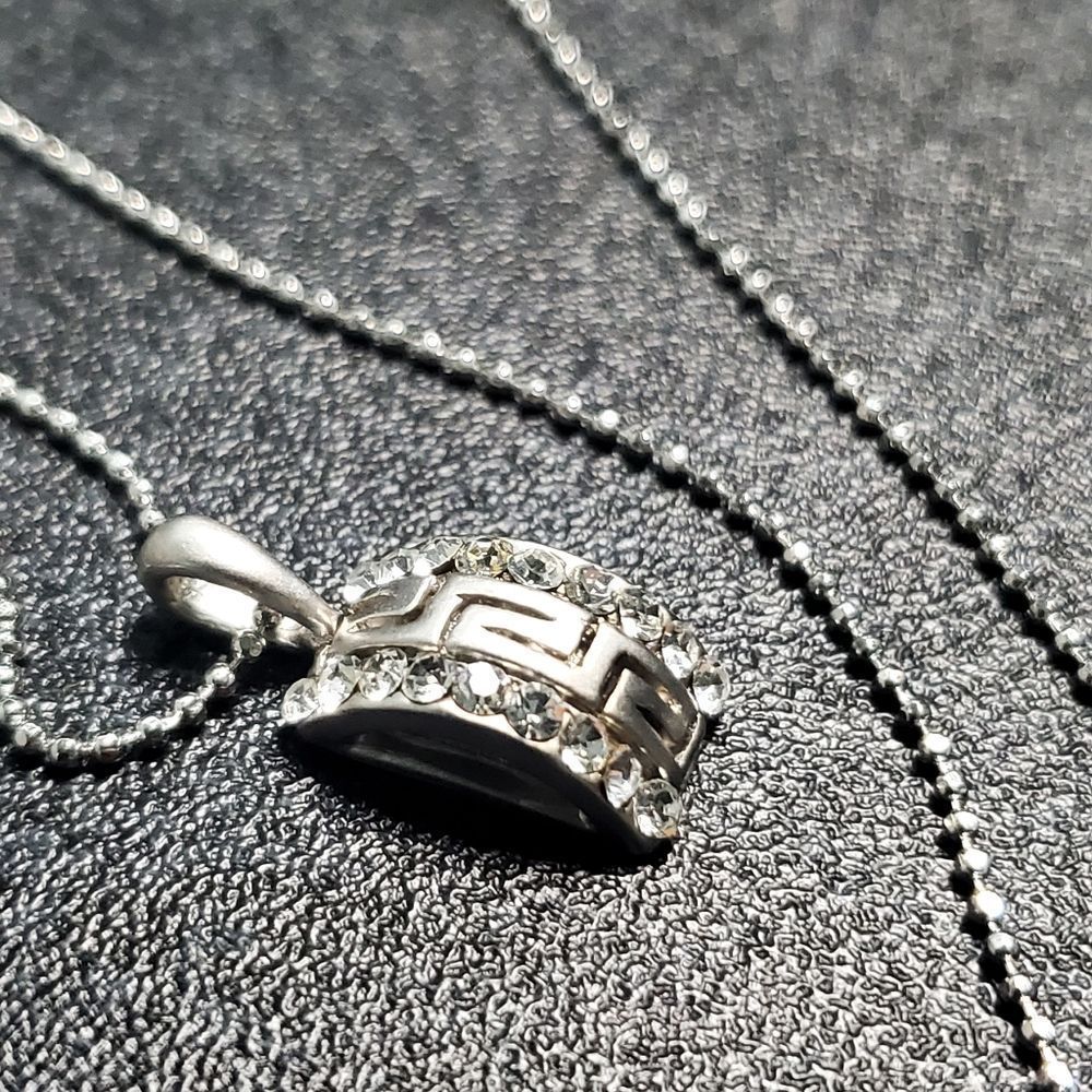 Set of Crystal Silver Tone Earring and Necklace - Picture 2 of 5